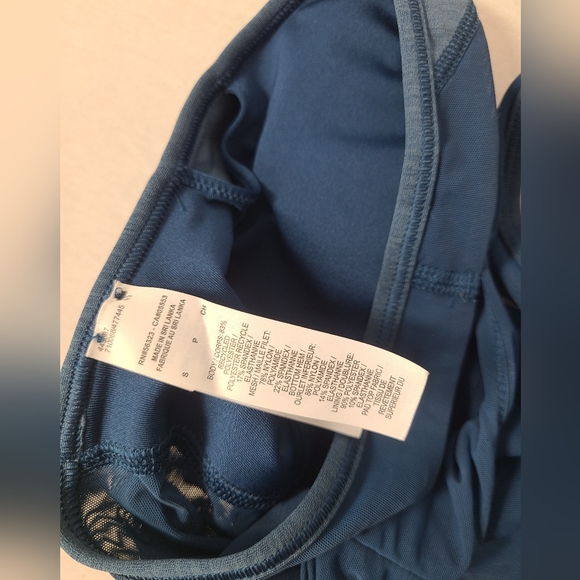 Nike Yoga light support twisted keyhole sports bra- Size small - Picture 3 of 3